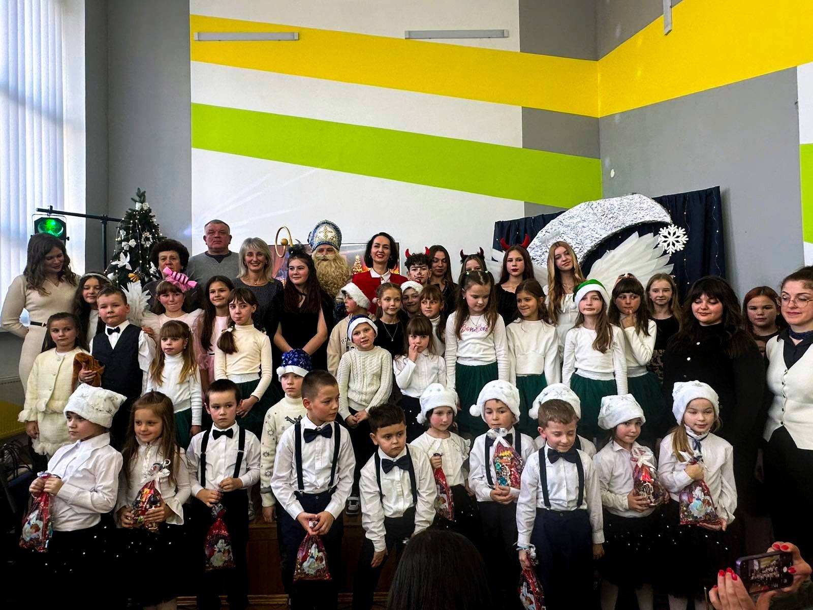 Свято Миколая у нашій школі 24 593543564 33903850835880737 5893002258099420606 n